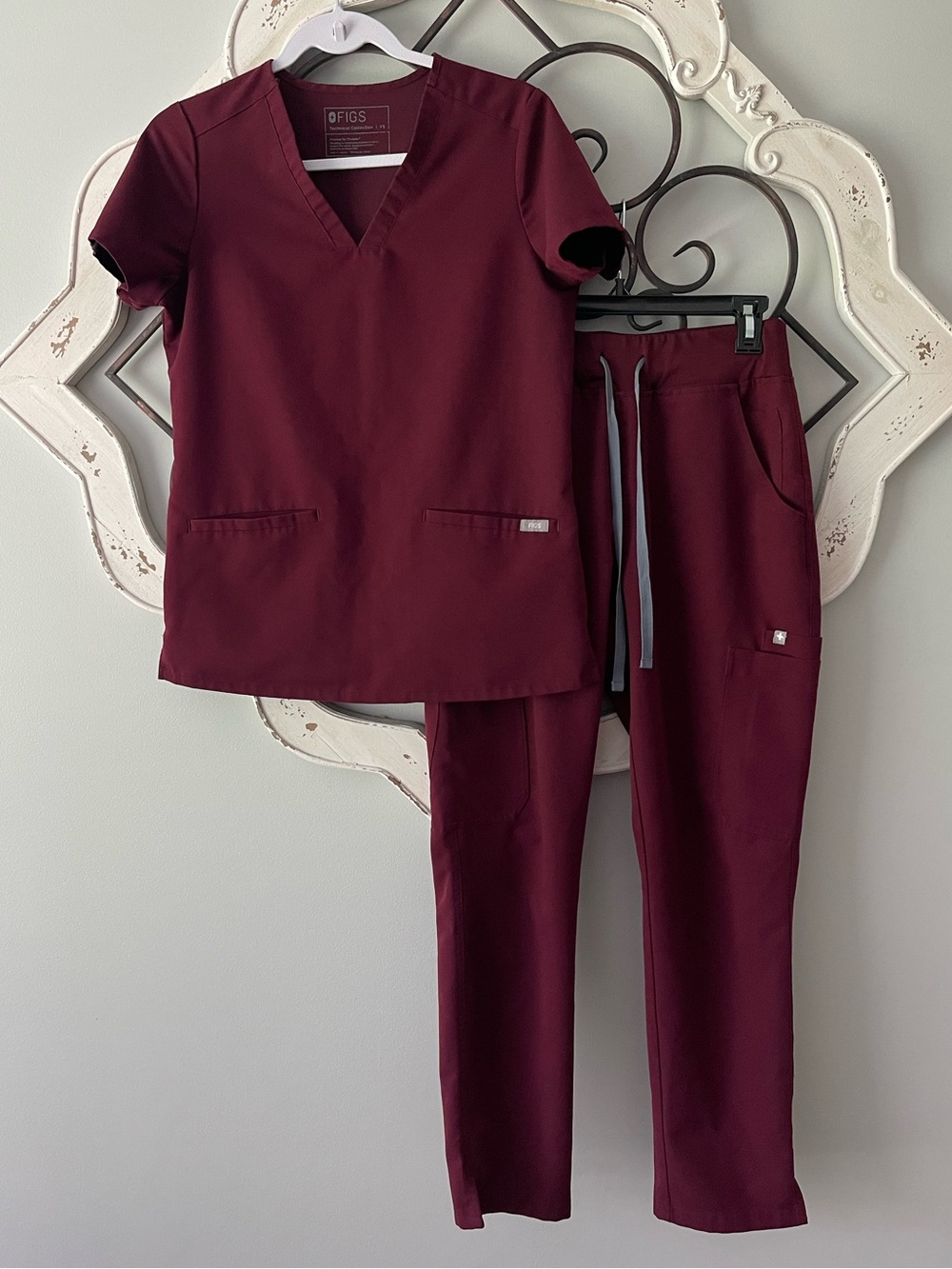 FIGS Technical Collection Scrub Set